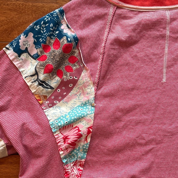 Round Neck Red Striped Floral Colorblock Patwork Oversized Tshirt Size Medium - Picture 12 of 13
